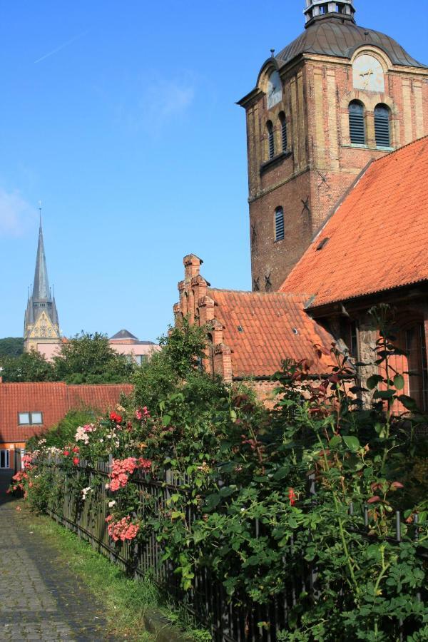 Zentrale Ferienwohnung Anker Im Sonnenblumenhaus Flensburg Exterior foto